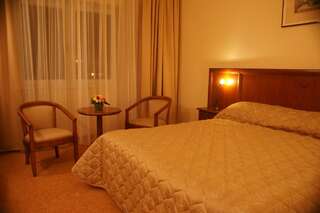 Отель Hotel Maxim Орадя Стандартный двухместный номер с 1 кроватью или 2 отдельными кроватями-3