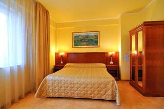 Отель Hotel Maxim Орадя Улучшенный двухместный номер с 1 кроватью или 2 отдельными кроватями-7